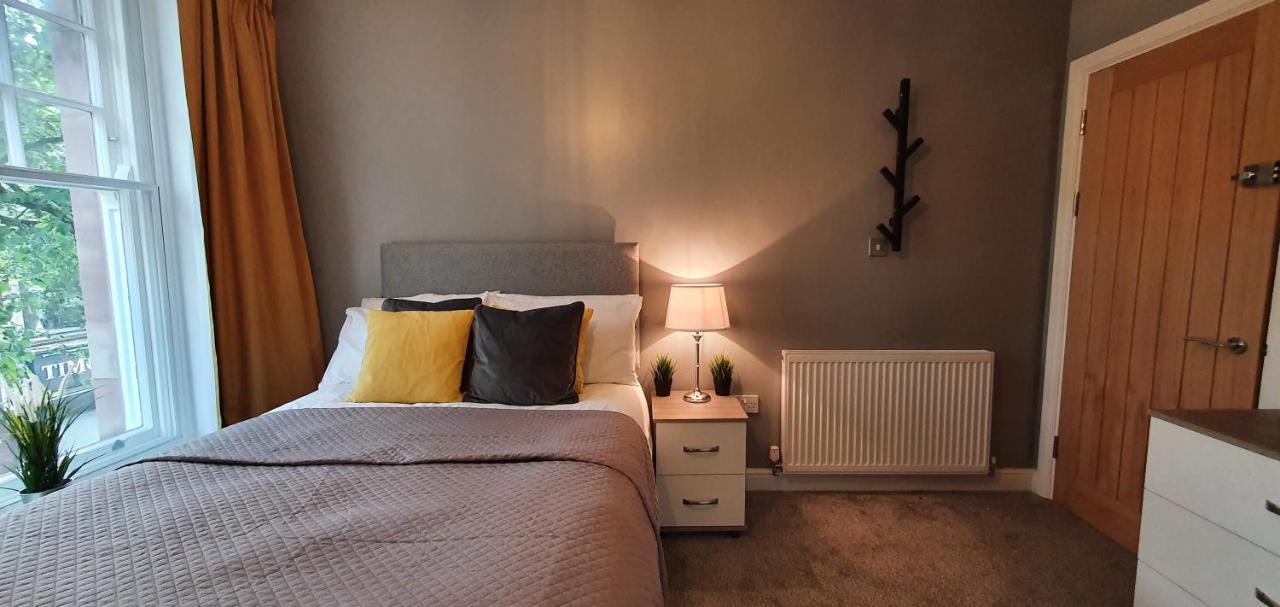 Darwin Stays - Service Accommodation In Newcastle Under Lyme City Centre Exteriör bild