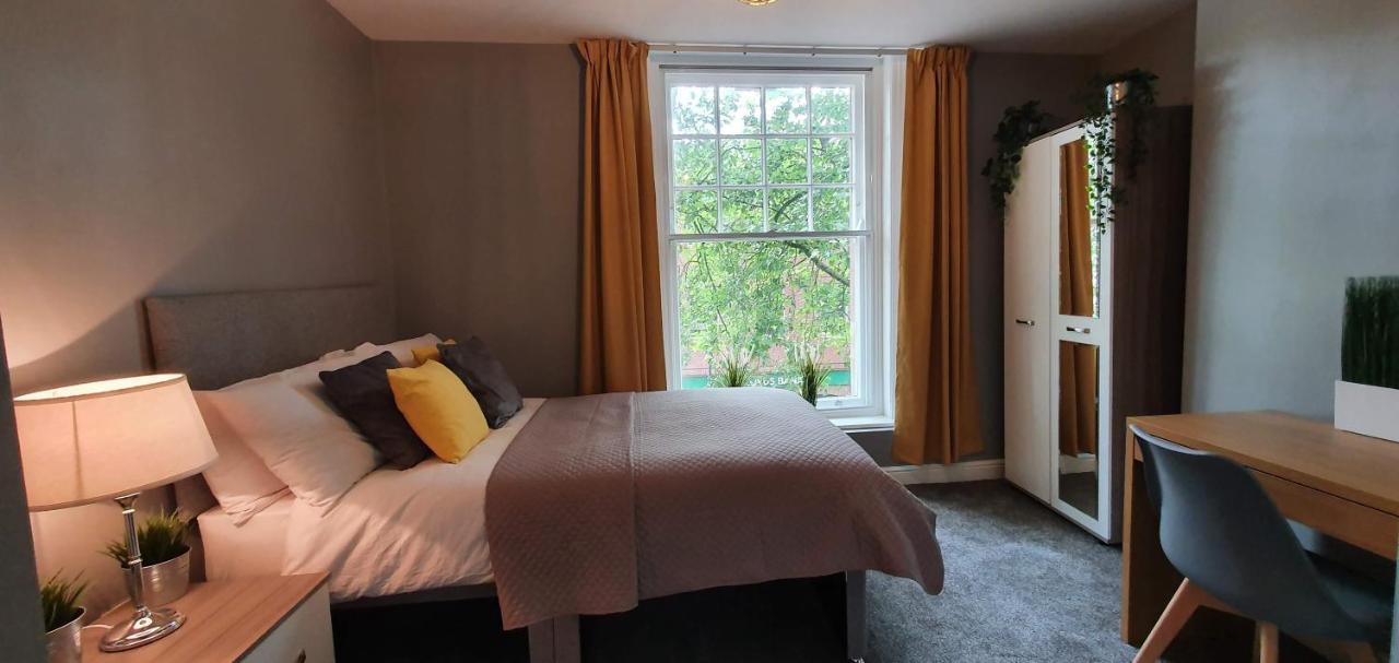 Darwin Stays - Service Accommodation In Newcastle Under Lyme City Centre Exteriör bild
