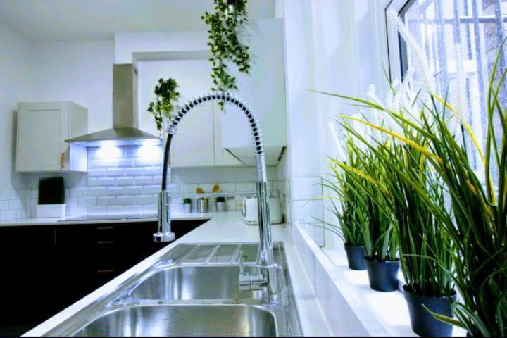 Darwin Stays - Service Accommodation In Newcastle Under Lyme City Centre Exteriör bild