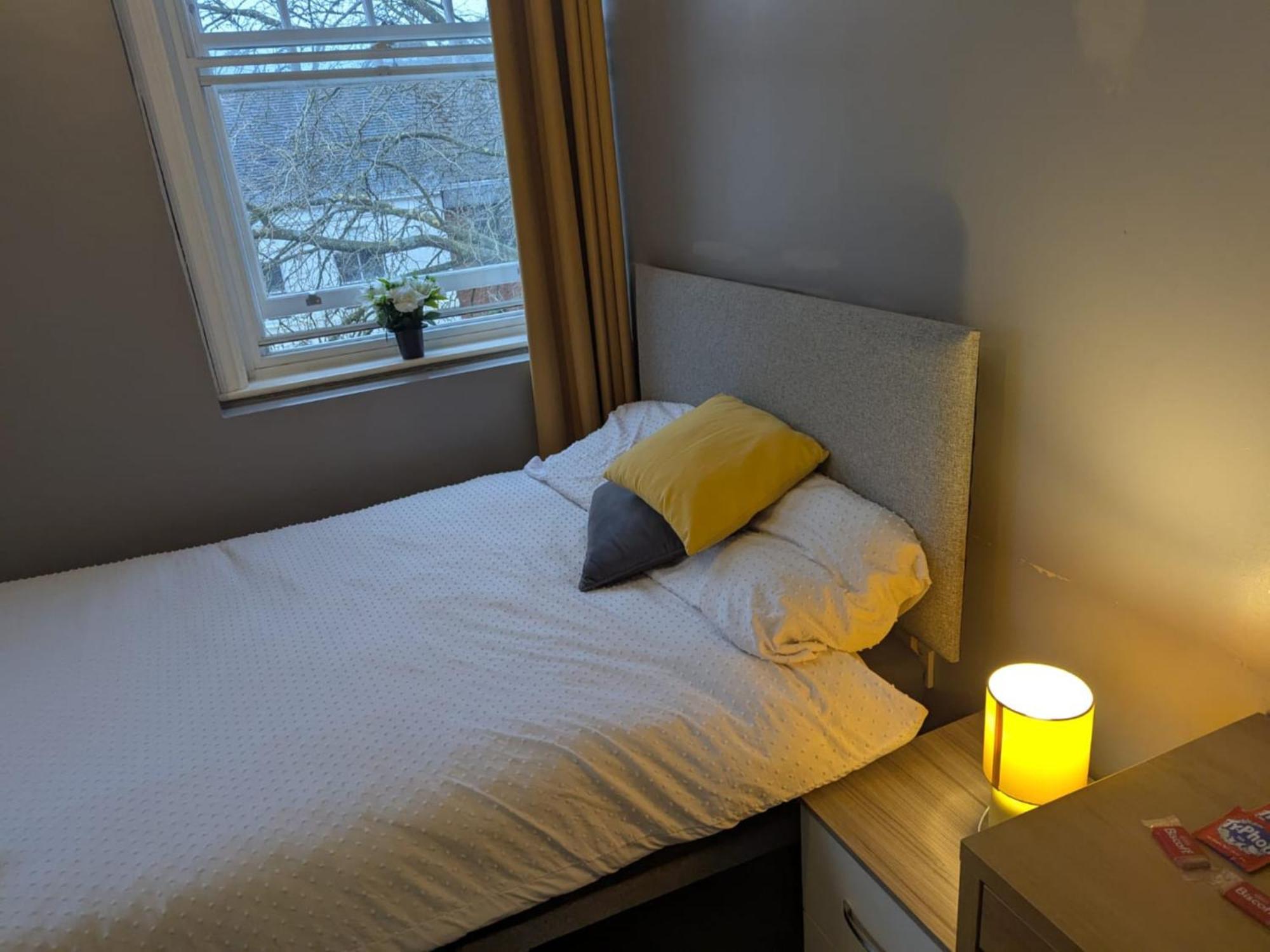 Darwin Stays - Service Accommodation In Newcastle Under Lyme City Centre Exteriör bild
