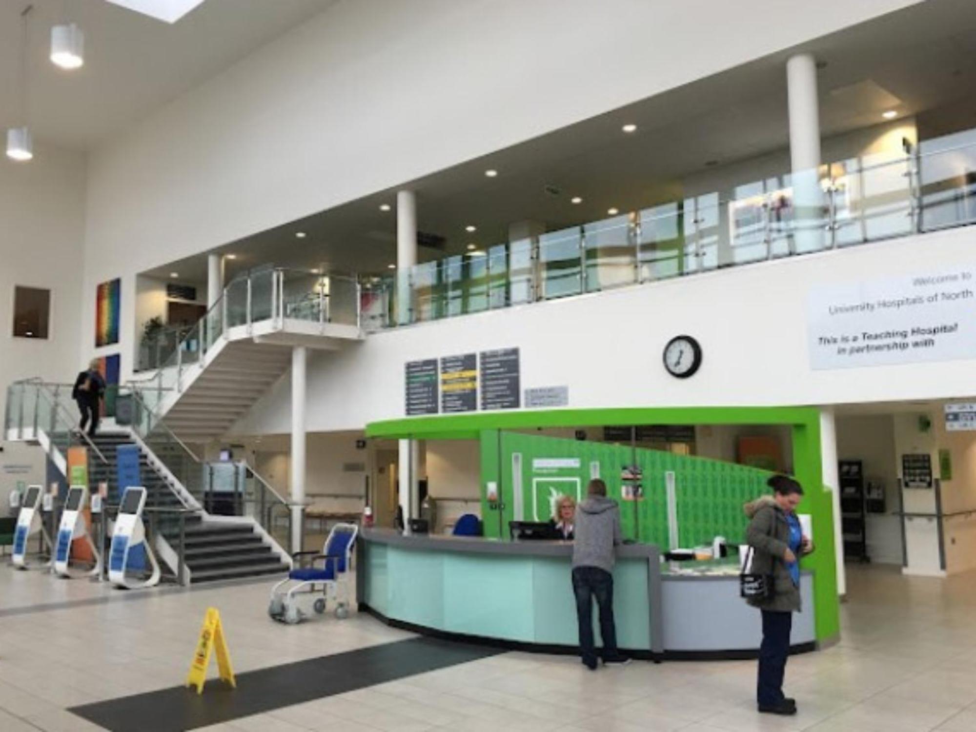 Darwin Stays - Service Accommodation In Newcastle Under Lyme City Centre Exteriör bild