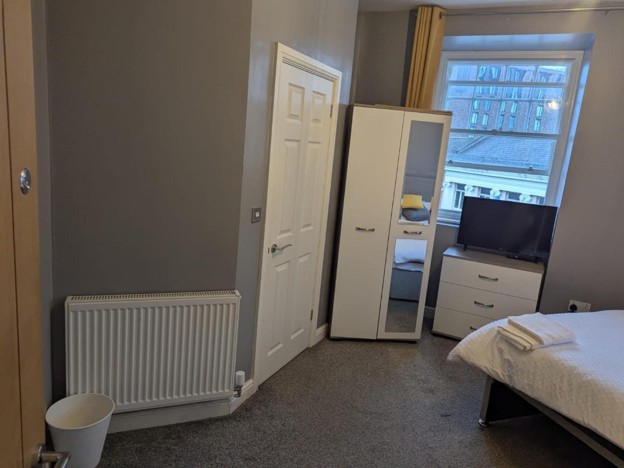 Darwin Stays - Service Accommodation In Newcastle Under Lyme City Centre Exteriör bild