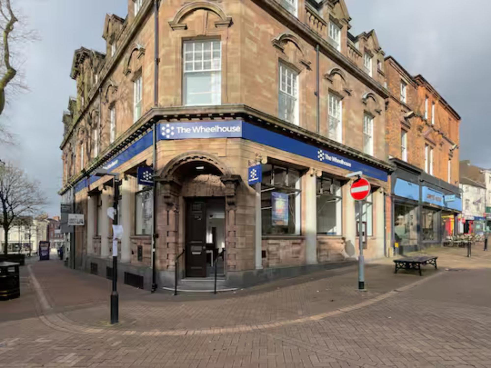 Darwin Stays - Service Accommodation In Newcastle Under Lyme City Centre Exteriör bild