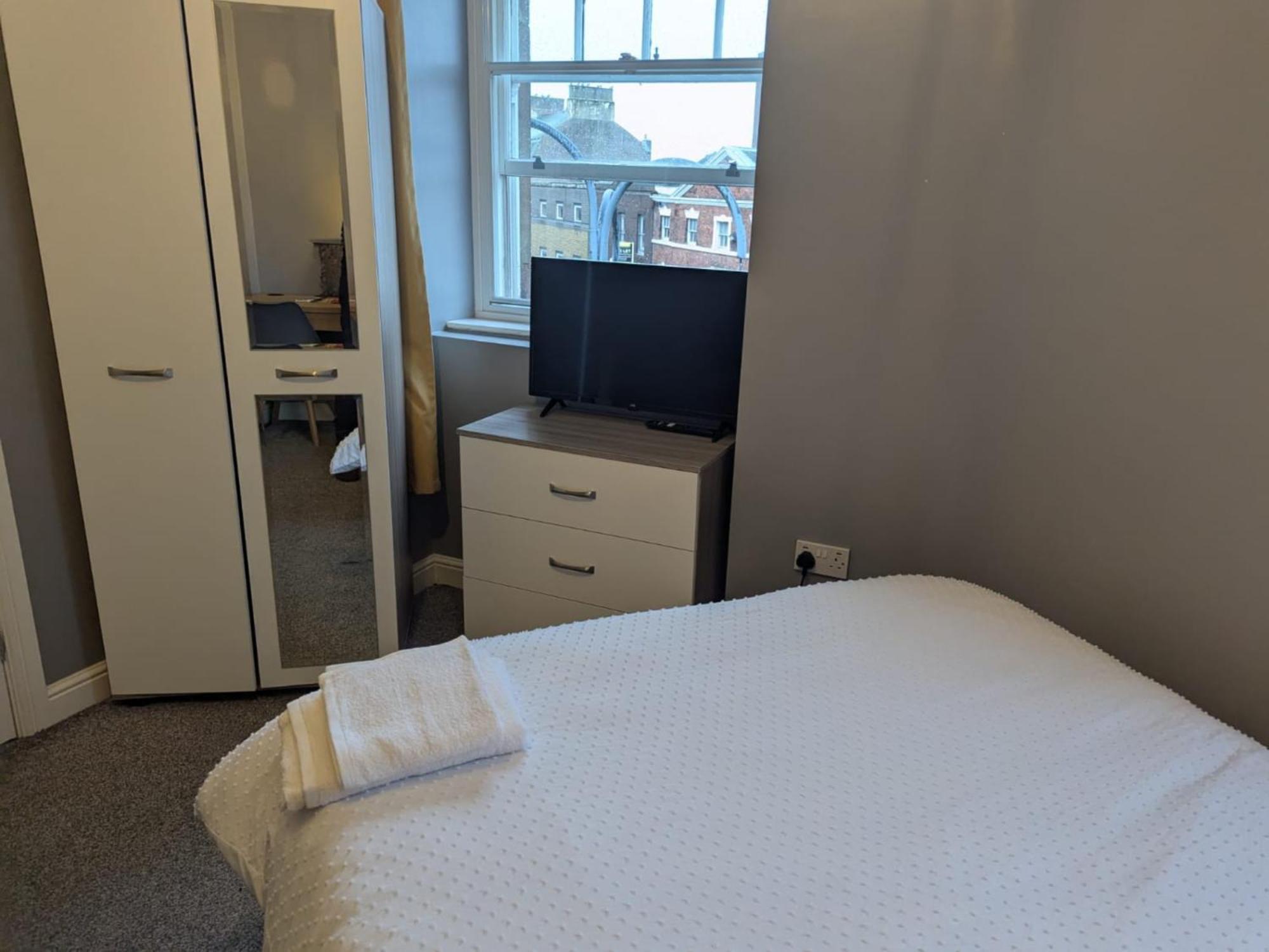 Darwin Stays - Service Accommodation In Newcastle Under Lyme City Centre Exteriör bild