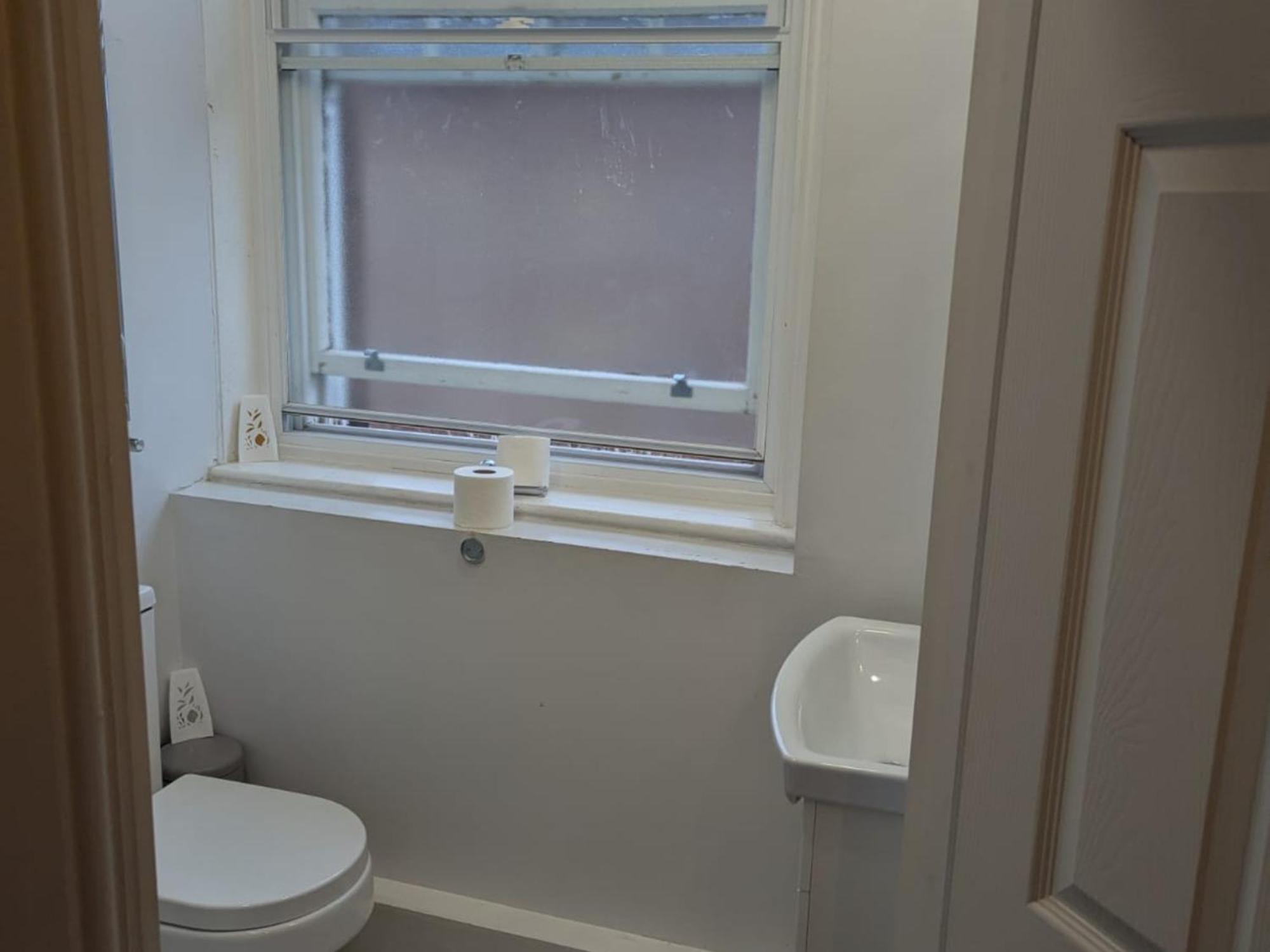Darwin Stays - Service Accommodation In Newcastle Under Lyme City Centre Exteriör bild