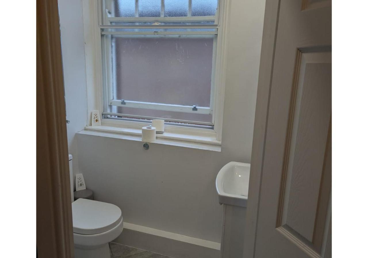 Darwin Stays - Service Accommodation In Newcastle Under Lyme City Centre Exteriör bild