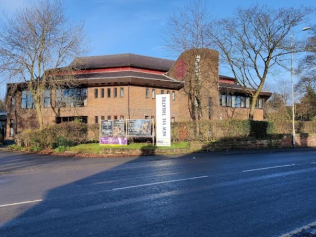 Darwin Stays - Service Accommodation In Newcastle Under Lyme City Centre Exteriör bild
